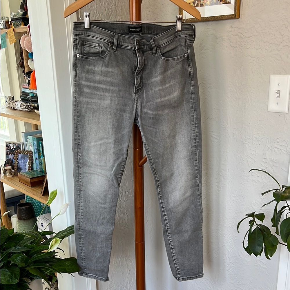 Banana Republic Gray Skinny Jeans // Classic Fit // 31